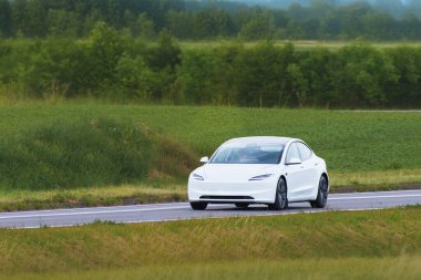 Modern tarzda şirket otomobil sürüşü