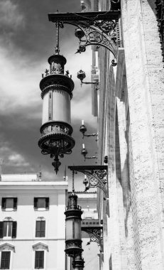 Roma, İtalya 'da çarpıcı kolye ışığı ve zengin mimari