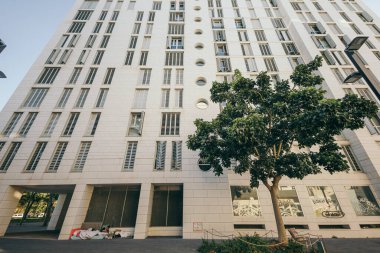 Yolun büyük bir tarafı.