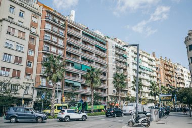Yoğun bir şehir caddesine yakın çekim