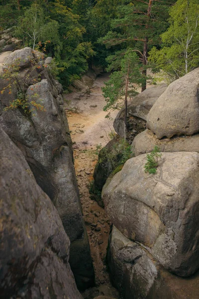 Nahaufnahme eines großen Felsens — Stockfoto