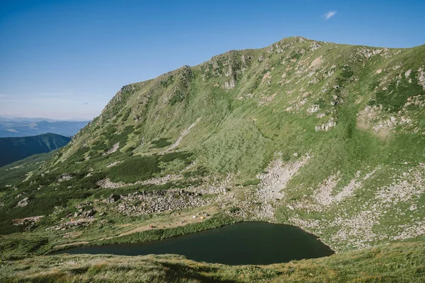 一座岩石山的景色 — 图库照片