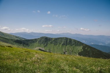 Dağın yamacında bir işaret.