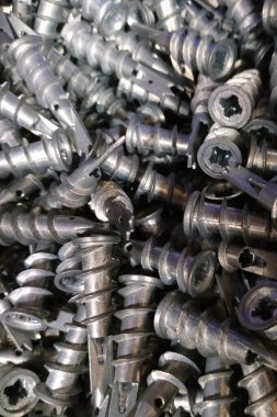 metalden yapılmış vida ve cıvatalar.