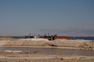 Çöl dağları ve mağaralardaki ilginç tarihi yerler