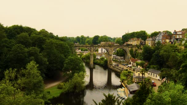 Nidd Nehri Manzarası Eski Köprü Bulutlu Bir Günde Knaresborough Kalesi — Stok video