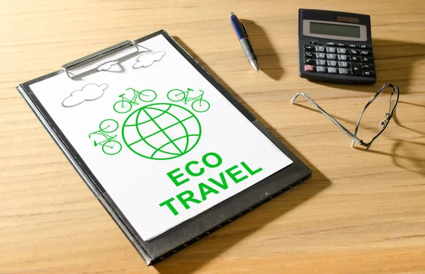 Eco Travel Concept Auf Einem Clipboard Mit Taschenrechner — Stockfoto