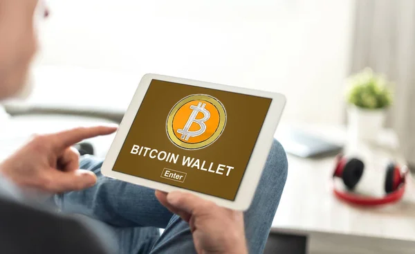 Tablet Bildschirm Mit Einem Bitcoin Wallet Konzept — Stockfoto