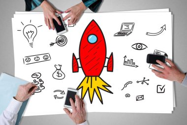 Akıllı telefonlar kullanarak el ile bir masa üzerine yerleştirilen konsept başlatmak