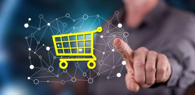 Adam dokunmatik ekranda bir e-ticaret konseptine parmağıyla dokunuyor.