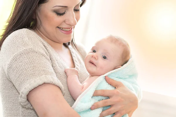 Retrato Mãe Feliz Com Seu Bebê Bonito Menina — Fotografia de Stock