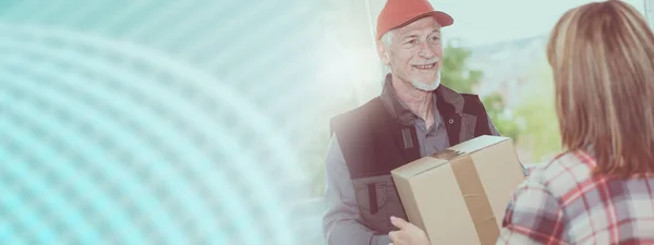 Smiling Delivery Man Entrega Paquete Cliente Effet Luz — Foto de Stock