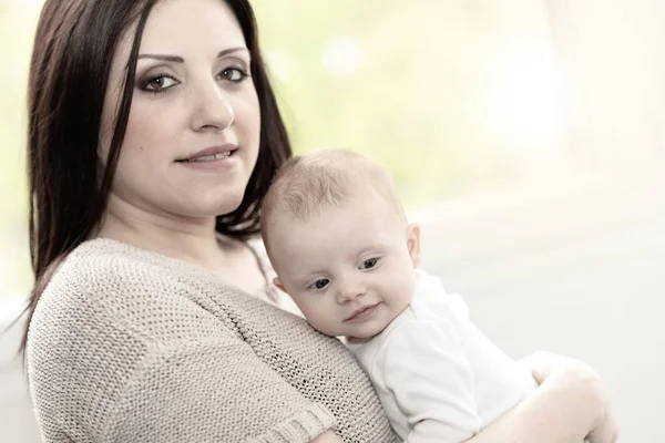 Retrato Mãe Feliz Com Seu Bebê Bonito Menina — Fotografia de Stock