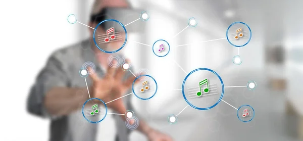 Man Met Headset Een Muziek Sharing Netwerk Een Touchscreen Met — Stockfoto