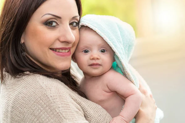 Retrato Mãe Feliz Com Seu Bebê Bonito Menina — Fotografia de Stock