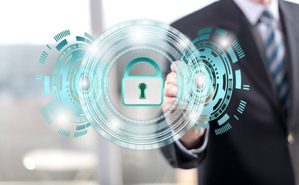 Человек трогает концепцию защиты данных на сенсорном экране ручкой стилуса
