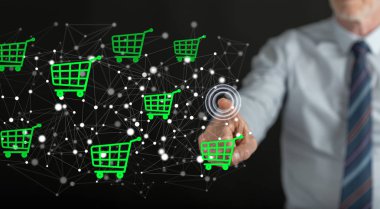 Adam dokunmatik ekranda bir e-ticaret konseptine parmağıyla dokunuyor.