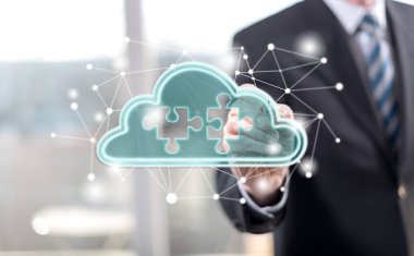 Stylus kalemi ile bir dokunmatik ekran üzerinde bir bulut ağ kavramı dokunmadan adam