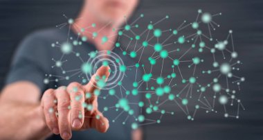 Onun parmak dokunmatik ekranlı cep bilgisayarlarda sanal ağ dokunmadan adam