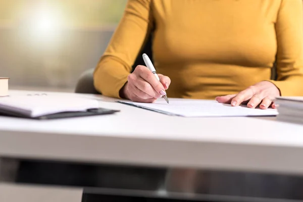 Businesswoman Signing Document Office — Stock Photo, Image