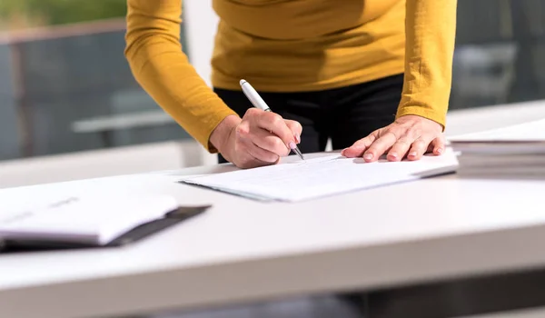 Businesswoman Signing Document Office — Stock Photo, Image