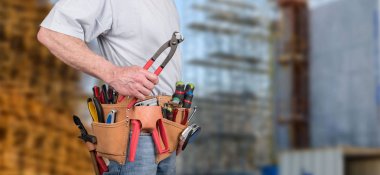 Alet kemeri ile bir inşaat site arka plan üzerinde bina