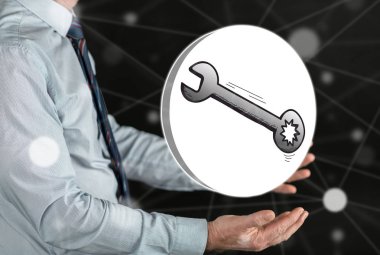 Bakım hizmeti kavramı bir erkeğin ellerinden üstündür.
