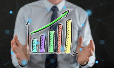 Finansal büyüme kavramı içinde geçmiş bir adamın elleri arasında