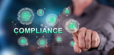 Bir adam dokunmatik ekranda uyum kavramına parmağıyla dokunuyor.