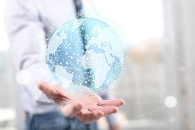 Küresel ağ kavramı içinde geçmiş bir adamın elini yukarıda