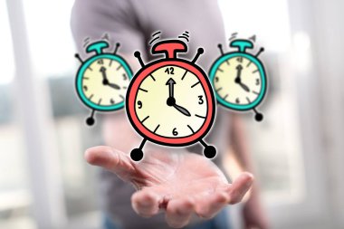 Zaman kavramı içinde geçmiş bir adamın elini yukarıda