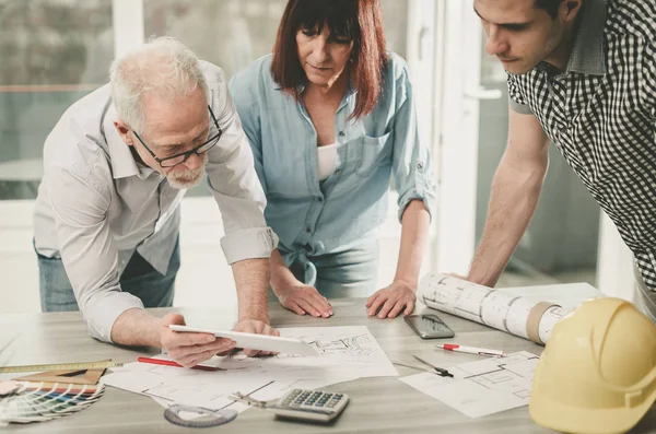 Architecten Werken Aan Plannen Kantoor — Stockfoto