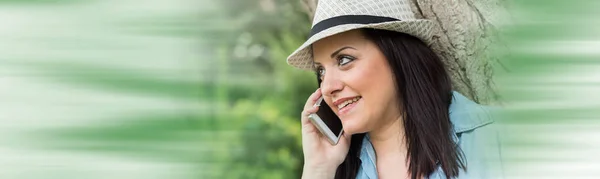 Portrait Pretty Young Woman Talking Mobile Phone Outdoors — Stock Photo, Image