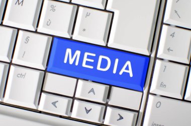 Bir mavi bilgisayar klavye tuşu basılı Word medya