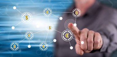 Finansal ağ parmağıyla bir dokunmatik ekran üzerinde dokunmadan adam