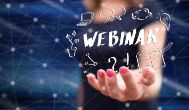 Arka planda bir kadının elini yukarıda Webinar kavramı
