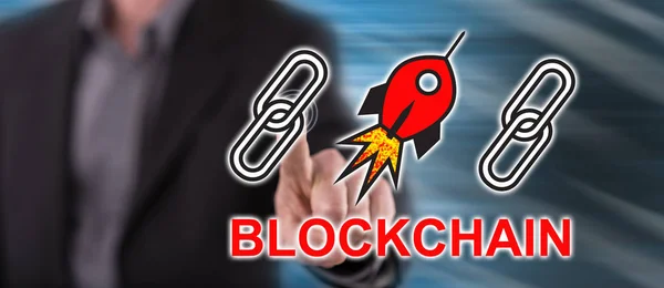 손가락으로 스크린에 Blockchain 개념을만 — 스톡 사진