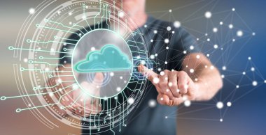 Sistem kavramı parmaklarıyla bir dokunmatik ekran üzerinde bir bulut dokunmadan adam