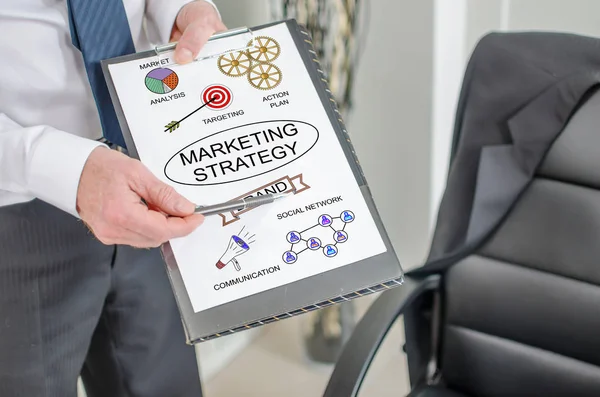 Empresario Mostrando Concepto Estrategia Marketing Portapapeles — Foto de Stock