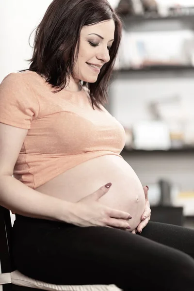 Ritratto Donna Incinta Che Tiene Mano Sulla Pancia — Foto Stock