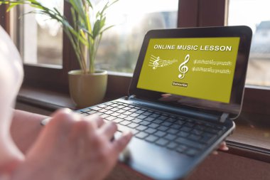 Dizüstü ekran bir online müzik ders konsepti görüntüleme