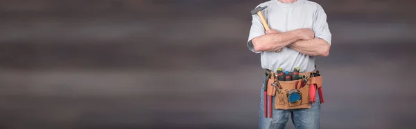 Building Worker Crossed Arms Tool Belt Blurred Background — Stock Photo, Image