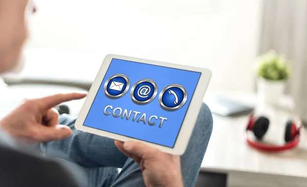 Ekran Tabletu Wyświetlający Koncepcję Kontaktu — Zdjęcie stockowe