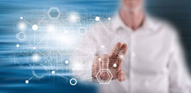 Onun parmak dokunmatik ekranlı cep bilgisayarlarda sanal ağ dokunmadan adam