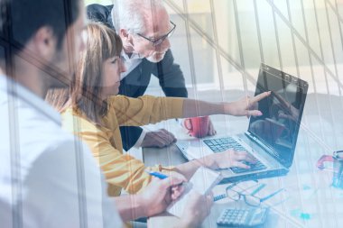 İş adamları birlikte çalışma office, ışık etkisi, çift pozlama