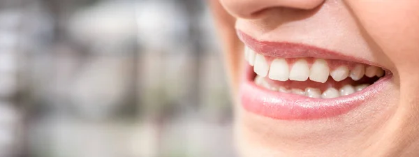 Beautiful Smile Young Woman Blurred Background — Stock Photo, Image