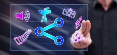 Bir medya dokunmadan adam kavramı bir dokunmatik ekran üzerinde onun parmaklarıyla paylaşımı seviyor