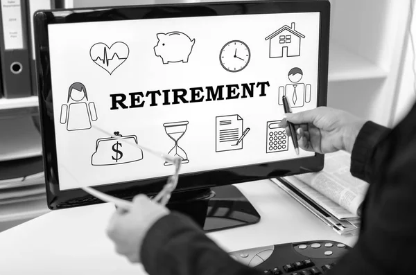 Businesswoman Showing Retirement Concept Computer Screen — Stock Photo, Image