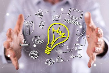 Yenilik düşünce kavramı içinde geçmiş bir adamın elleri arasında