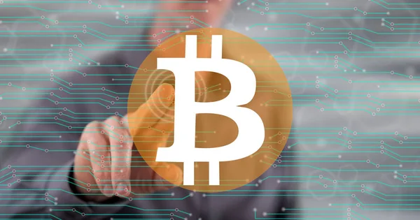 Bir Adam Dokunmatik Ekranda Bitcoin Konseptine Parmağıyla Dokunuyor — Stok fotoğraf